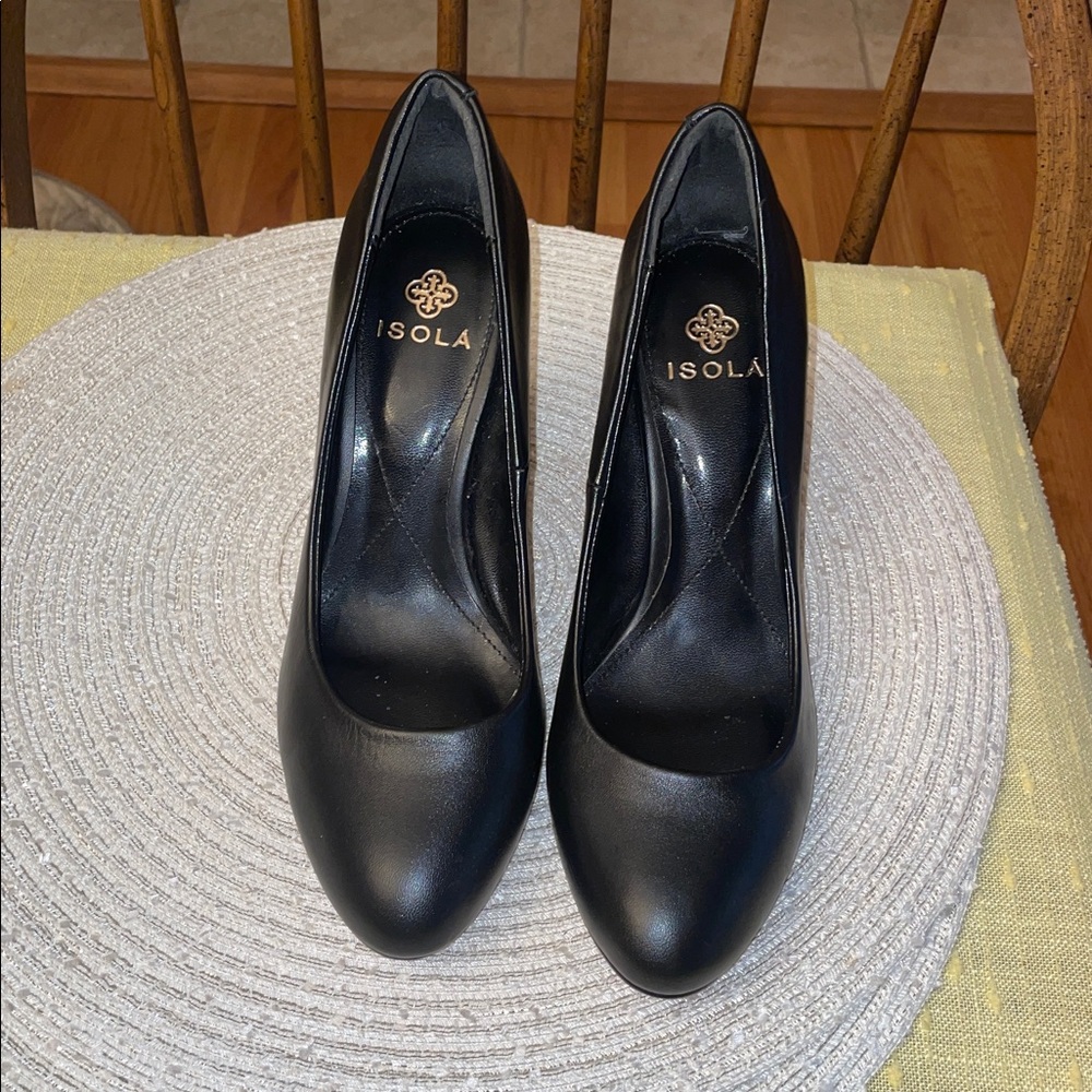 Isola Classic Black heels